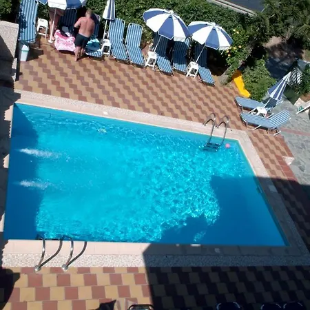 Kiriakos Aparthotel 3*